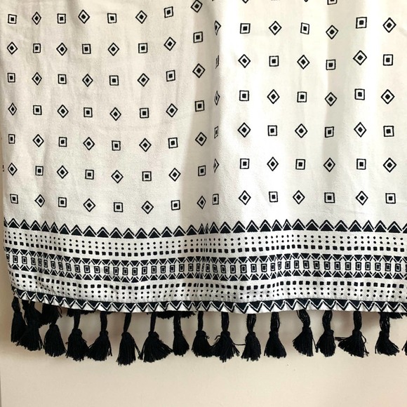 3/$15 Madewell Scatterblock Geometric Tassel Hem Cap Sleeve Dress in White/Black - Picture 5 of 9